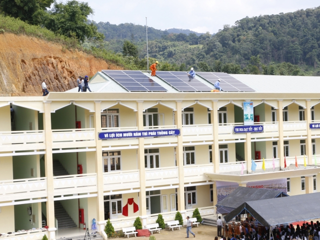 Lắp đặt điện mặt trời cho trường học